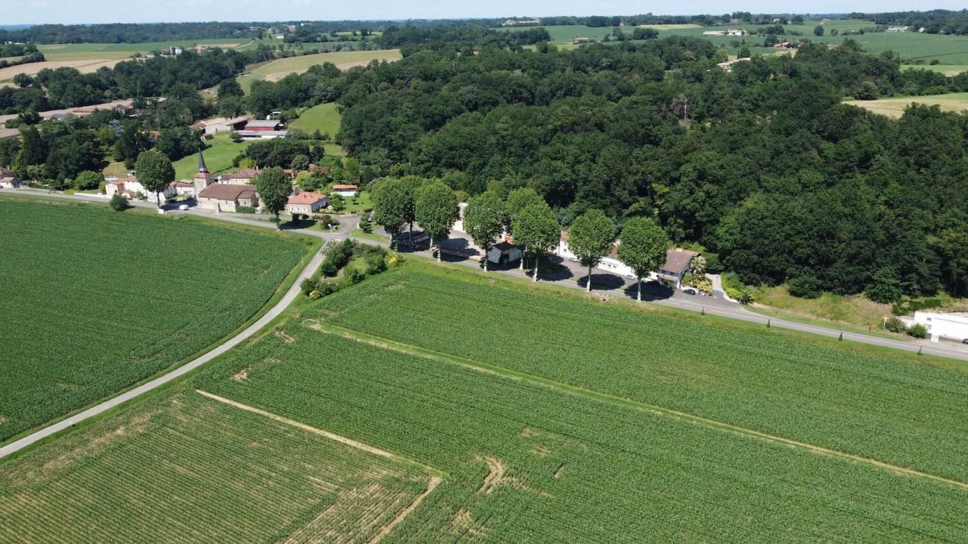 EM vue aérienne bourg.jpeg